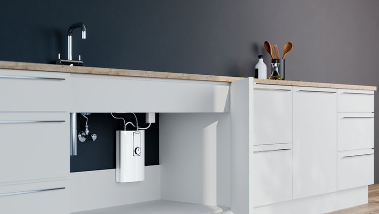 STIEBEL ELTRON DCE 11/13: Αντοχή σε άλατα και σκληρό νερό κάτω από τον νεροχύτη Ο STIEBEL ELTRON DCE 11/13, ένας σύγχρονος ταχυθερμαντήρας για εγκατάσταση κάτω από τον νεροχύτη.