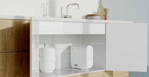 Σύστημα φίλτρου πόσιμου νερού εγκατεστημένο κάτω από τον νεροχύτη κουζίνας