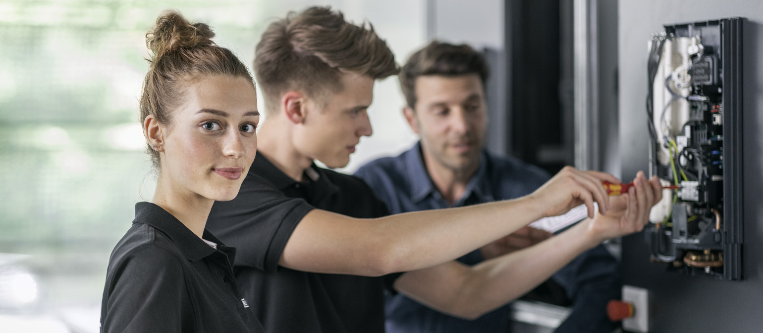 Επαγγελματική εγκατάσταση τριφασικού ταχυθερμαντήρα STIEBEL ELTRON Comfort Εγκατάσταση τριφασικού ταχυθερμαντήρα STIEBEL ELTRON (Comfort) από επαγγελματία