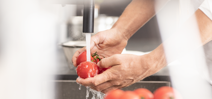 Πλύσιμο ντοματών με ζεστό νερό on-demand