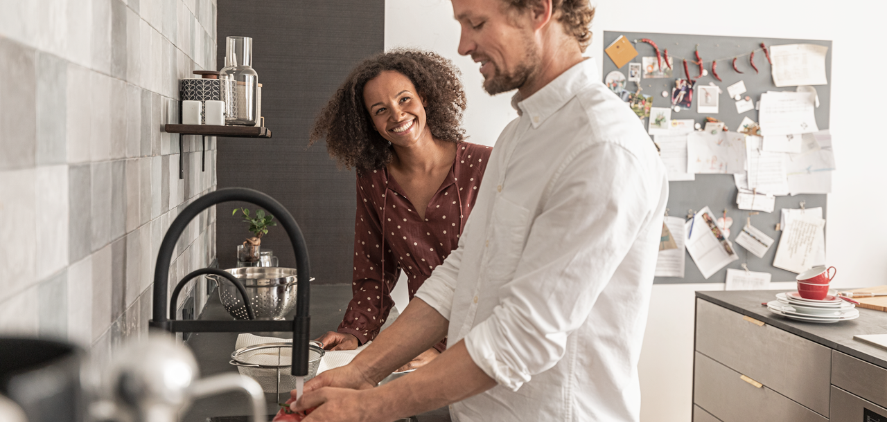 Κομπάκτ ταχυθερμαντήρας STIEBEL ELTRON στην κουζίνα – ζεστό νερό αμέσως στη βρύση