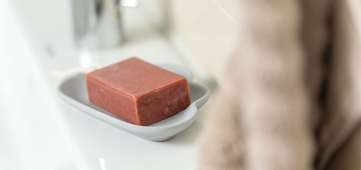 Λεπτομέρεια νιπτήρα με σαπούνι