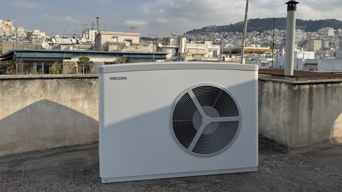 Εγκατάσταση αντλίας θερμότητας STIEBEL ELTRON σε κατοικία στην Αθήνα